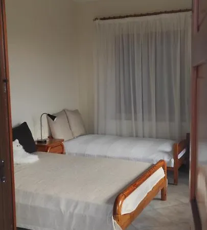 Gorgeous 3 Bedrooms In Pilio Apartment *