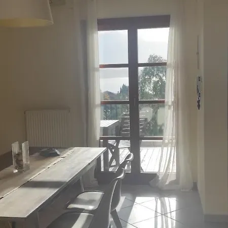 Gorgeous 3 Bedrooms In Pilio Apartment *